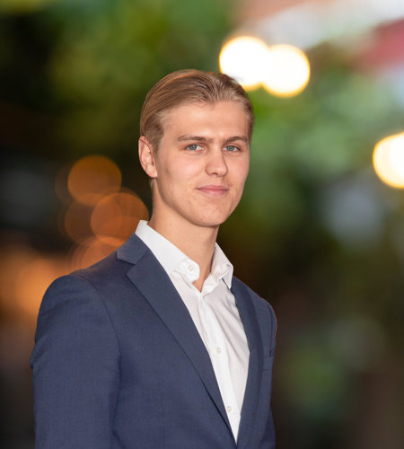 Kristian Ellstrøm Pedersen, Medhjelper student