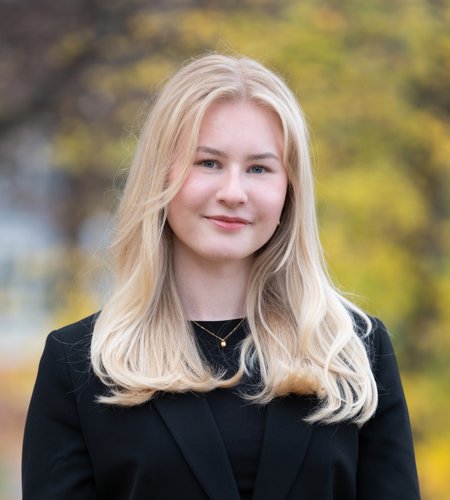 Cecilie Wullum Leinslie, Medhjelper student