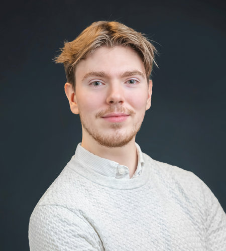  Nathaniel Lundgren, Medhjelper student