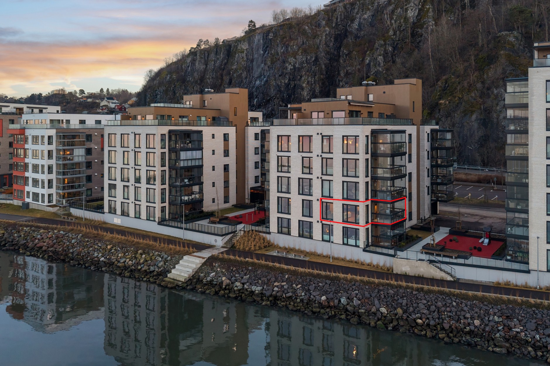 Langgaten 1B, HOLMESTRAND