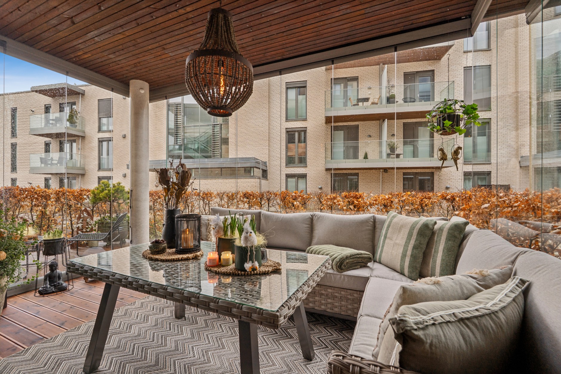 Strøken og delikat innredet leilighet fra 2018 | Innglasset balkong og terrasse | Heis og garasjeplass | Ingen boplikt, LARVIK