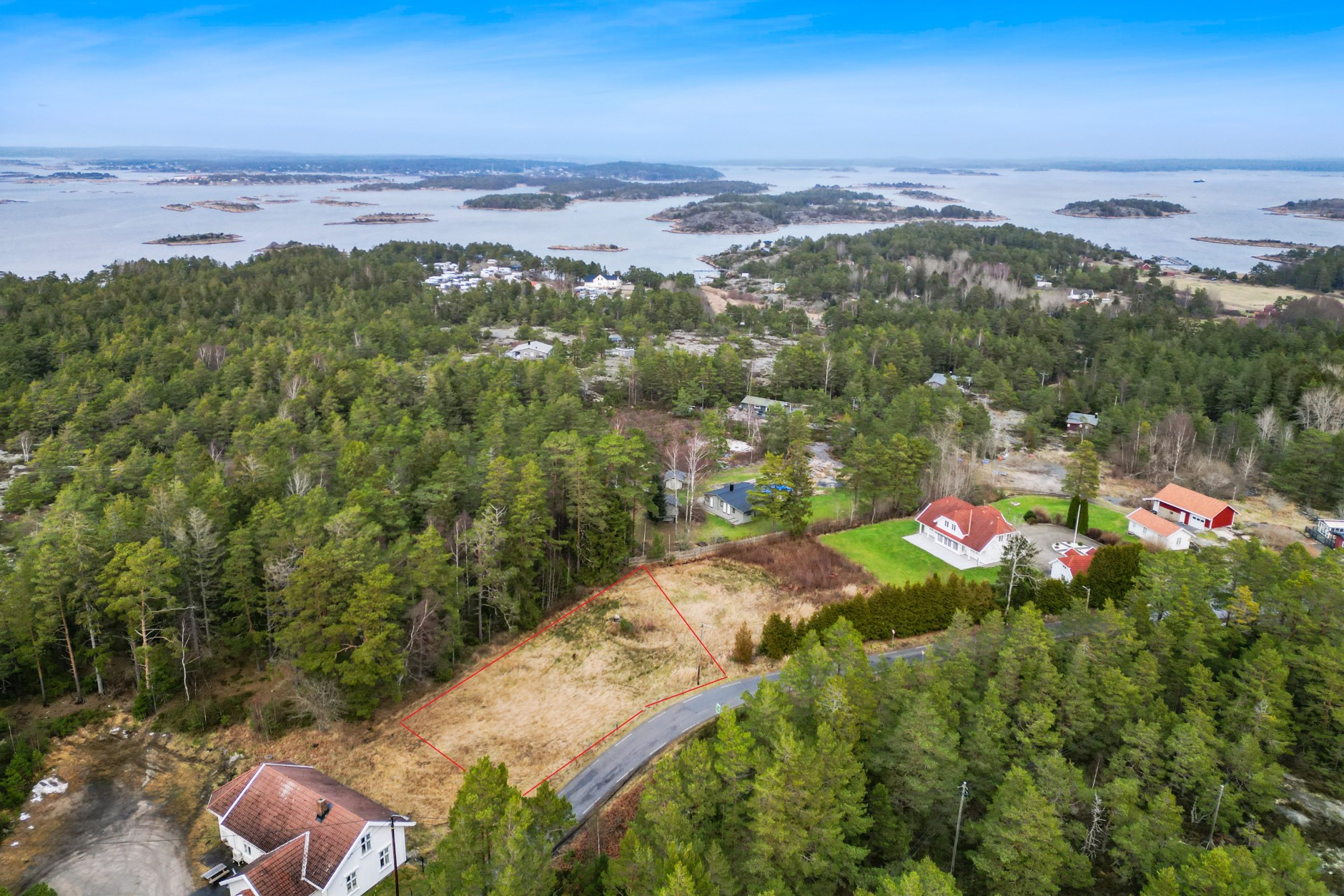 Land, 1303 m²
