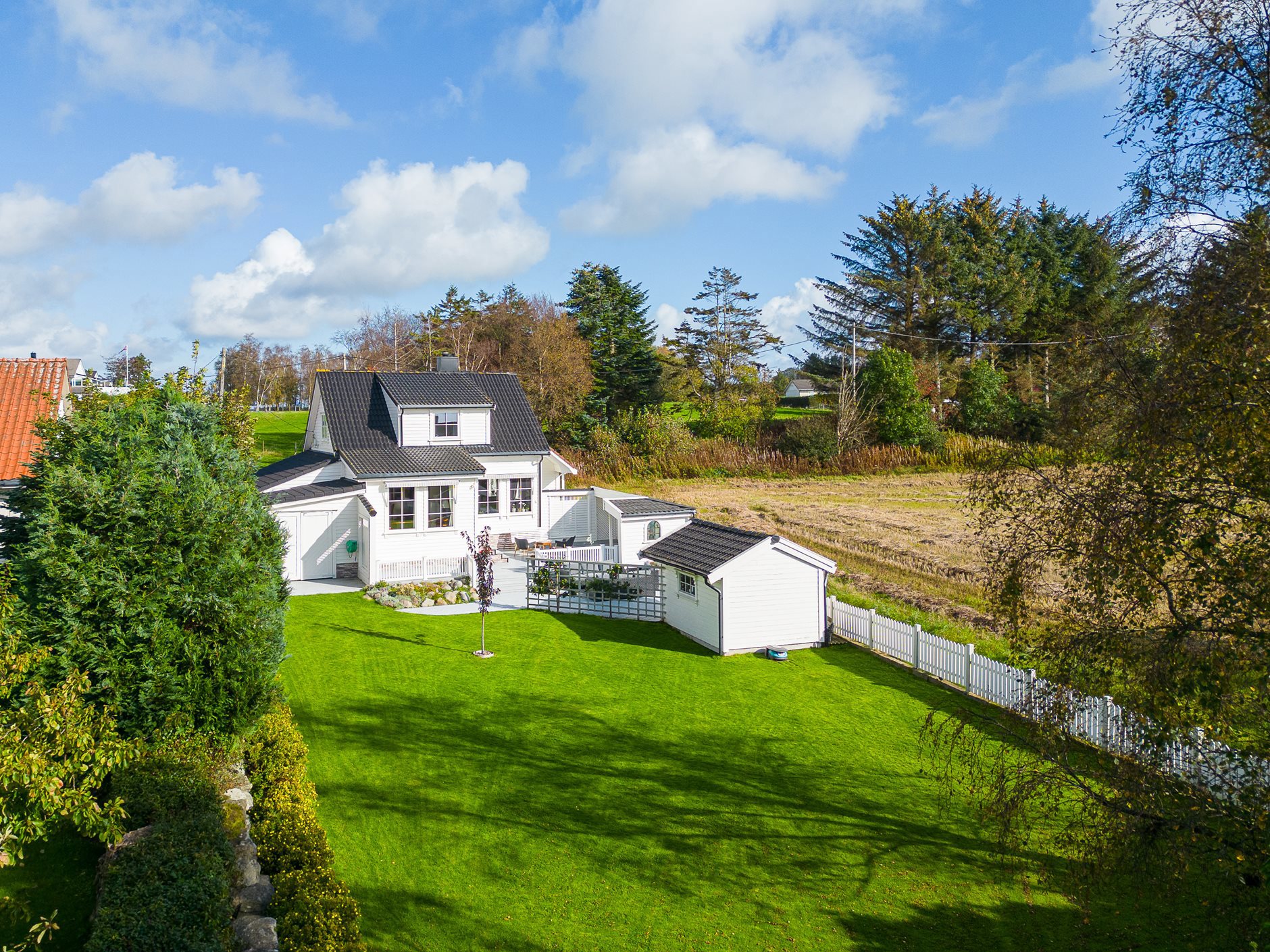 Krossbergveien 17A og 17C, HAFRSFJORD | DNB Eiendom | Fra hjem til hjem